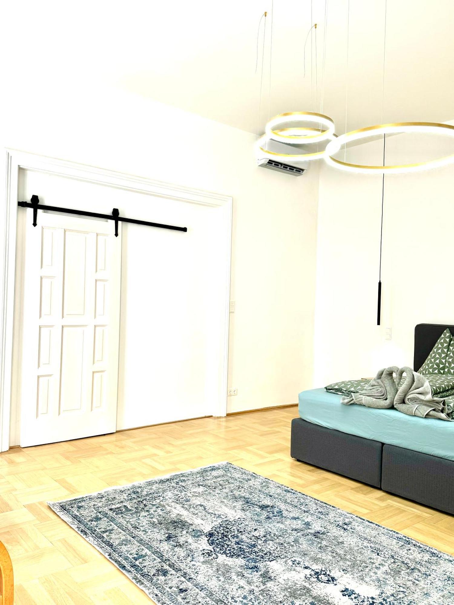 Opera Vienna Apartment 145 M2 Екстер'єр фото