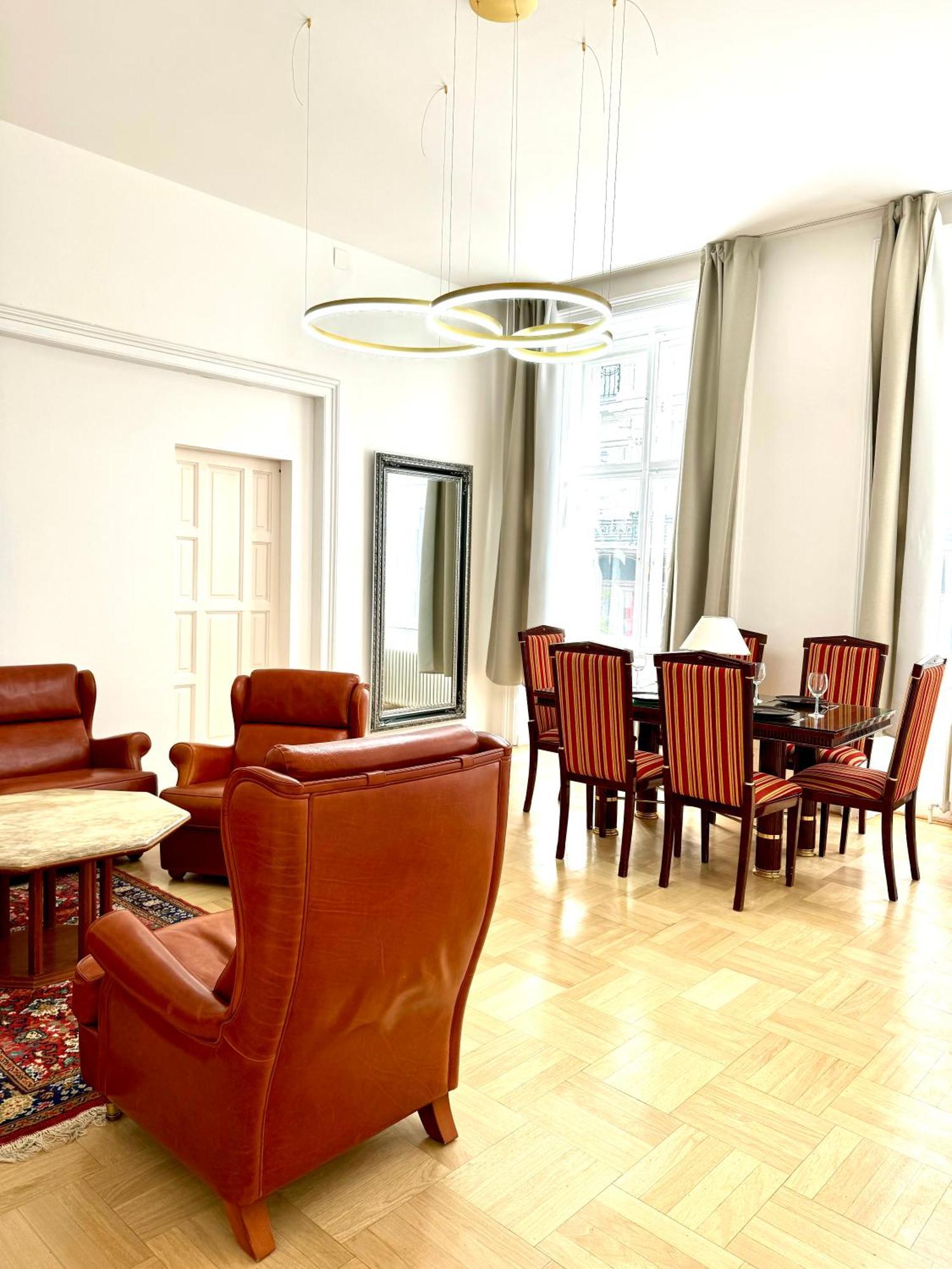 Opera Vienna Apartment 145 M2 Екстер'єр фото