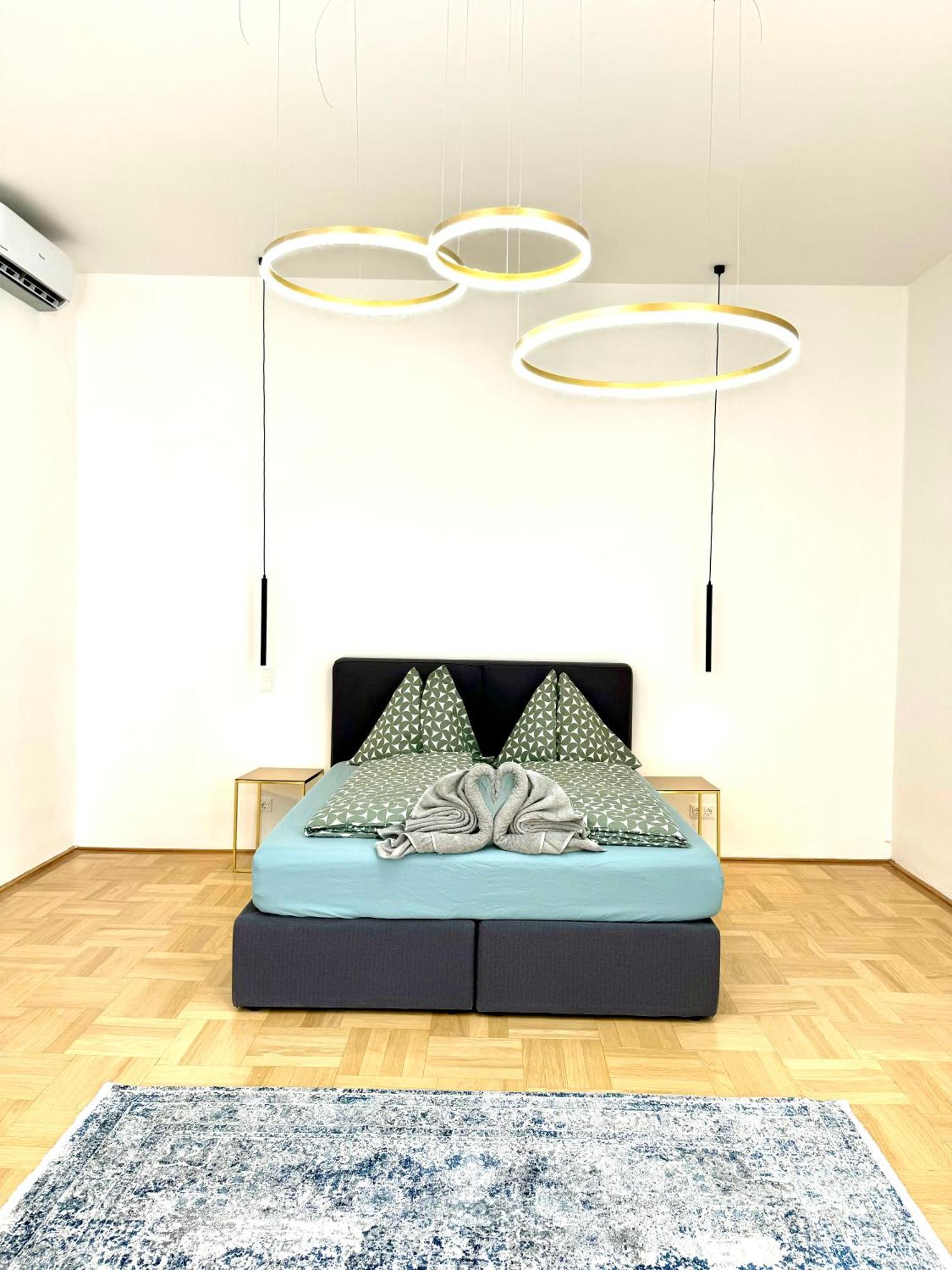 Opera Vienna Apartment 145 M2 Екстер'єр фото